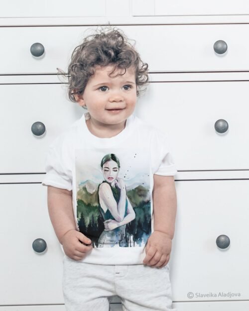 Mountain girl portrait art T-shirt