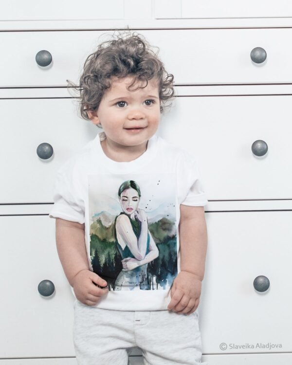Mountain girl portrait art T-shirt