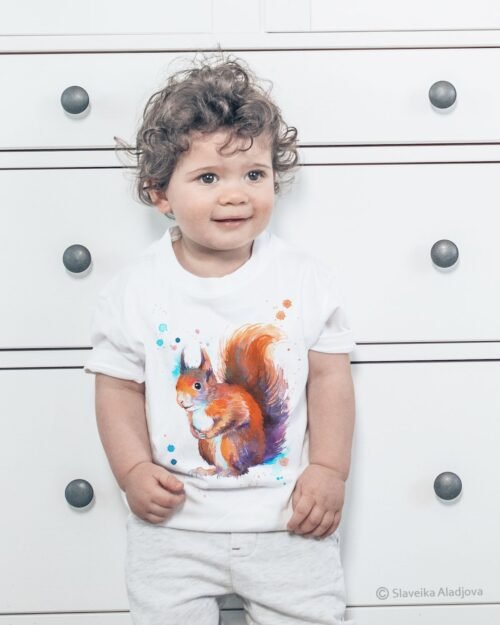 Red squirrel art T-shirt