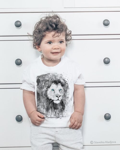 Black and white Lion art T-shirt