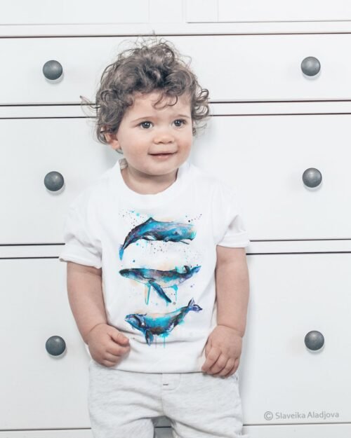 Art T-shirt with whales