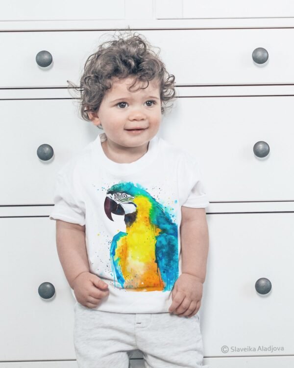 Blue and yellow macaw art T-shirt