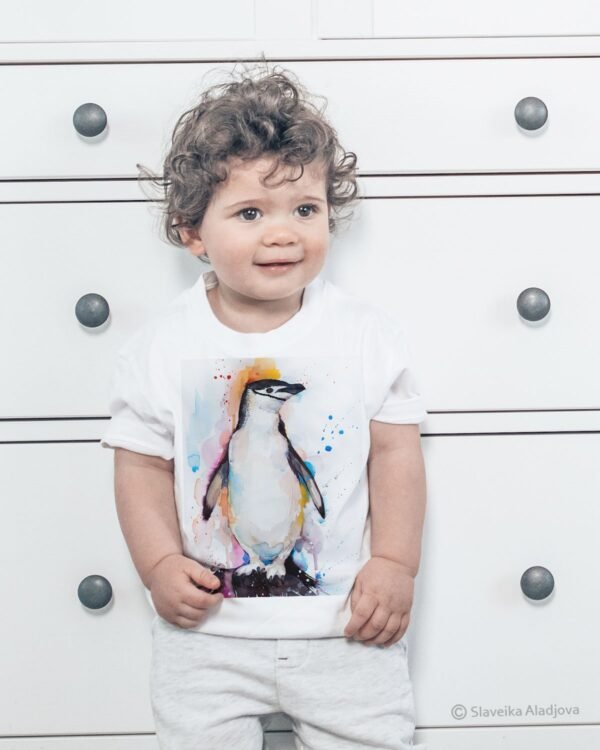 Chinstrap penguin art T-shirt