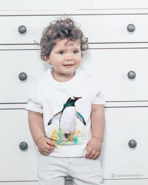 Gentoo penguin art T-shirt