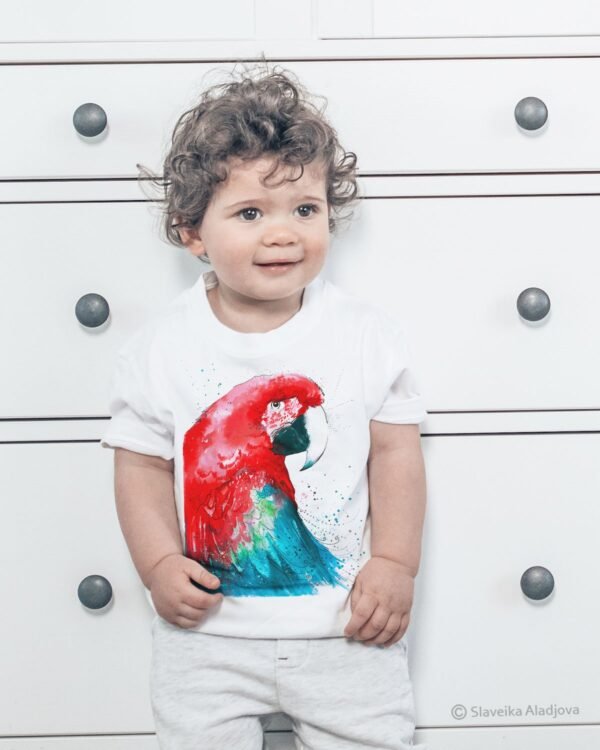 Green-winged macaw art T-shirt