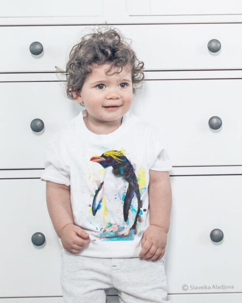 Macaroni penguin art T-shirt