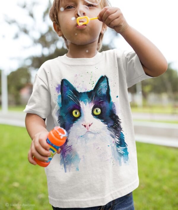 Black and white cat art T-shirt